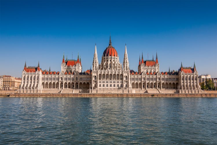 Budapest grand city tour with Parliament visit