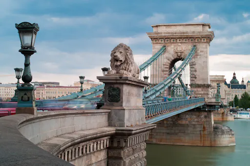 BUDAPEST_© zozifoto - Fotolia.com_M.jpg