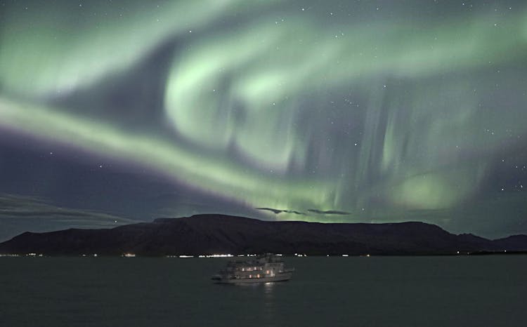 Northern Lights by Boat11.jpg