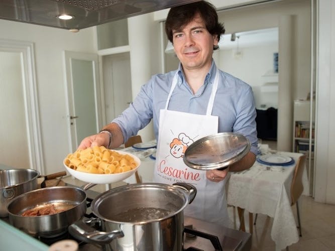Market tour, lunch or dinner and show cooking at a Cesarina's home in Rome