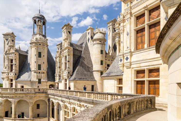 Audio-guided tour of Clos Lucé, Chambord and Chenonceau castles with wine-tasting