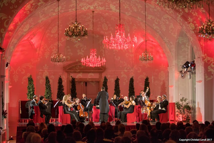 After-hours palace tour, dinner and concert at Schönbrunn
