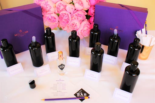 z_ok_bouteilles bar des fragrances.JPG