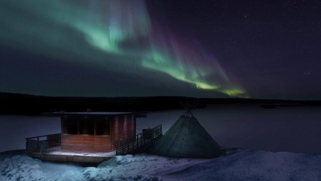 Lakeside sauna with aurora.jpg