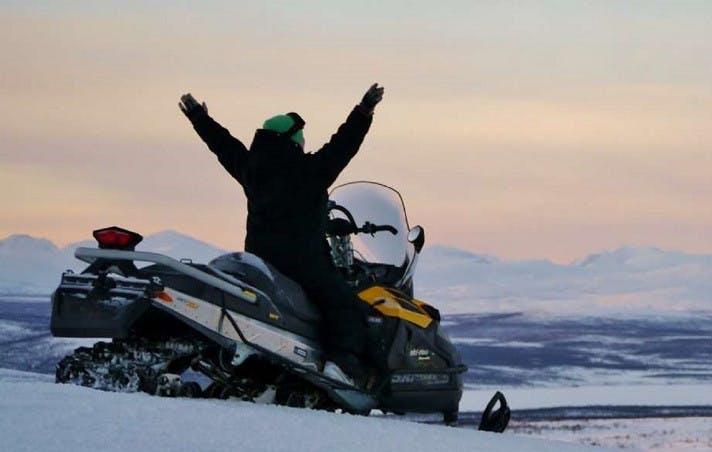 snowmobile huskies lapland (1).jpg