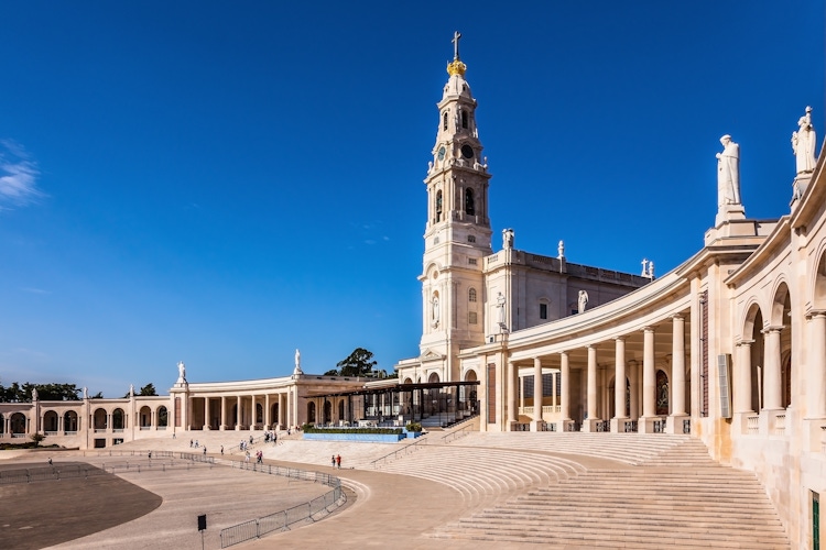 Explore the city of Fátima and visit its main attractions  musement