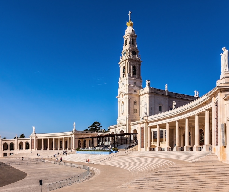 Explore the city of Fátima and visit its main attractions  musement