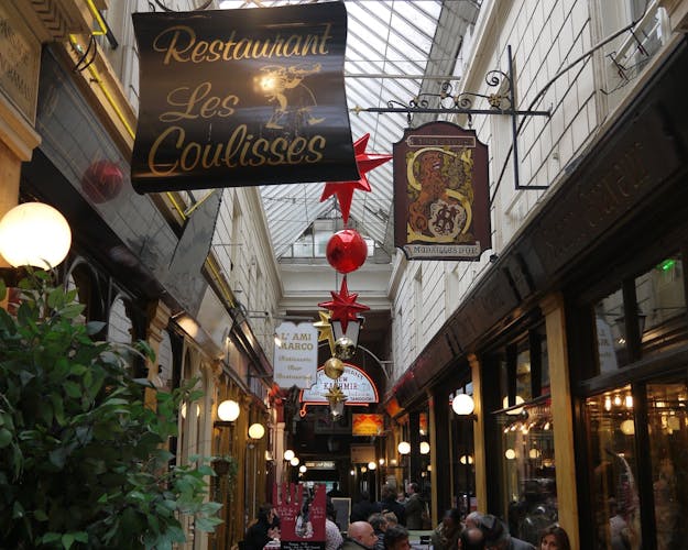 Christmas shopping tour in Paris
