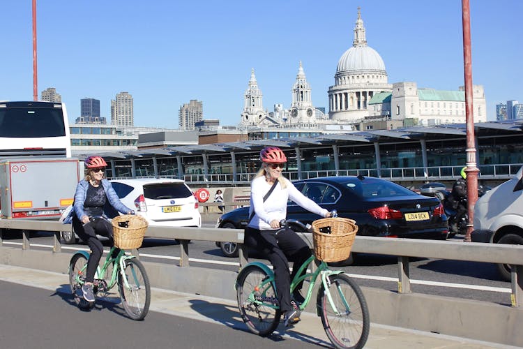 Grand bike tour of London