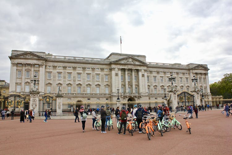 Grand bike tour of London