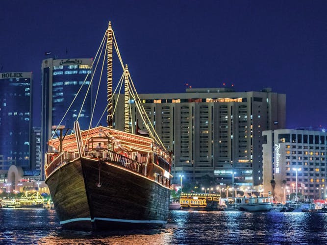 Dubai tour with dinner on the traditional dhow