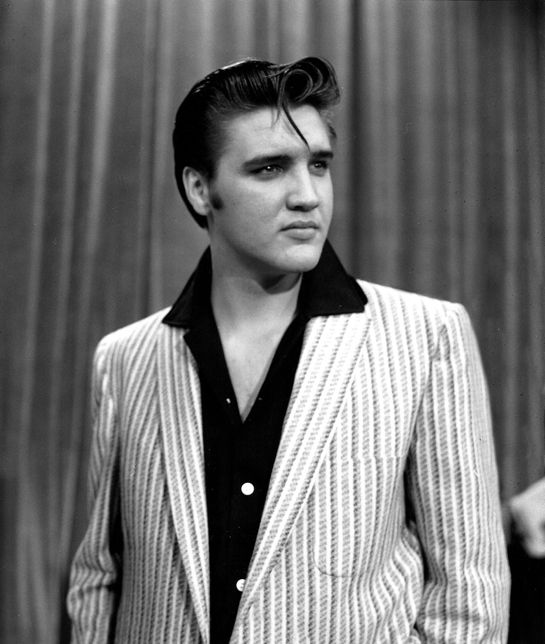 Elvis Presley 2.jpg