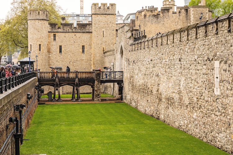 Early access Crown Jewels and Tower of London guided tour