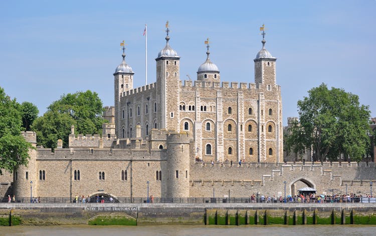 Early access Crown Jewels and Tower of London guided tour