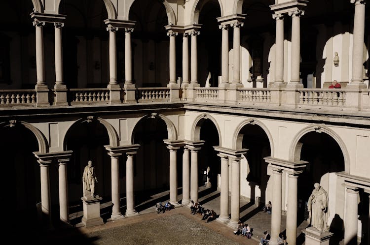 Brera district and Pinacoteca guided experience