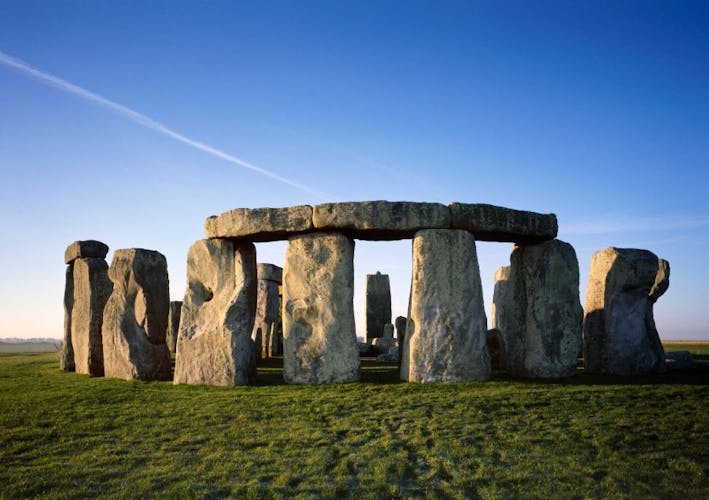 Small Group Tour to Bath and Stonehenge with 2 Course Lunch