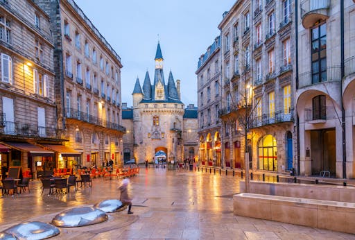Place_du_Palais_Bordeaux.jpeg