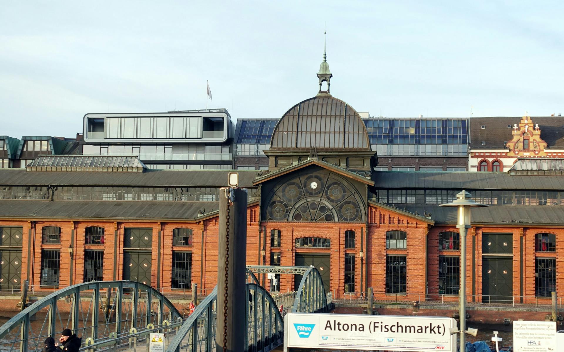 Hamburg am Morgen mit Reeperbahn, Hafen und Fischmarkt_Altona Fischmarkt.jpg