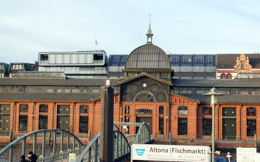 Hamburg am Morgen mit Reeperbahn, Hafen und Fischmarkt_Altona Fischmarkt.jpg