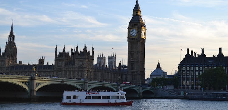 River Thames 2-hour evening cruise