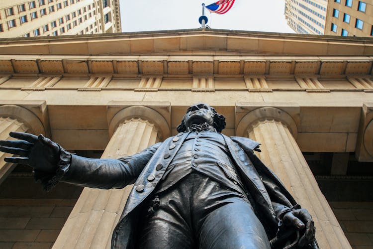 The Wall Street History Tour: From the Founding Fathers to the Fearless Girl