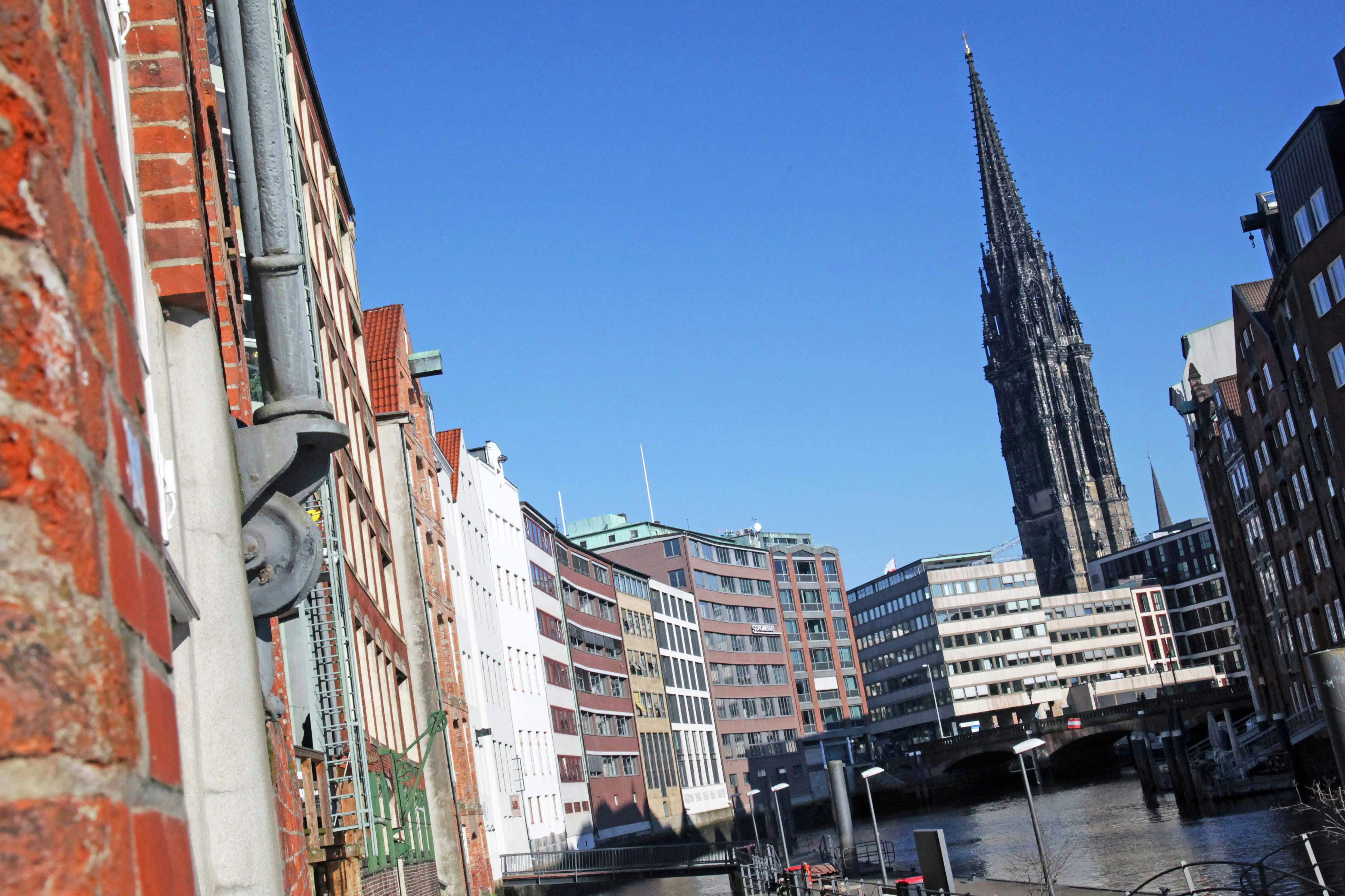 Discover Hamburg walking tour_Nikolaifleet.jpg