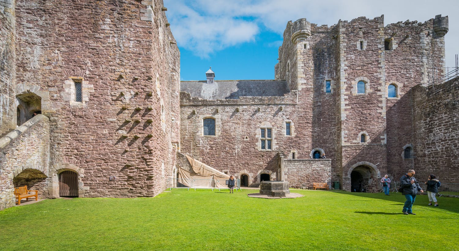 Doune Courtyard TOURCMS.jpg