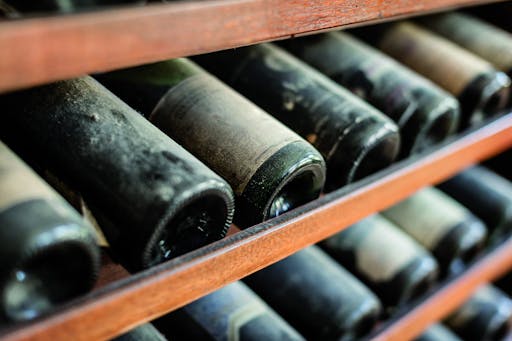 Fotolia_53321032_M BORDEAUX vieilles bouteilles.jpg