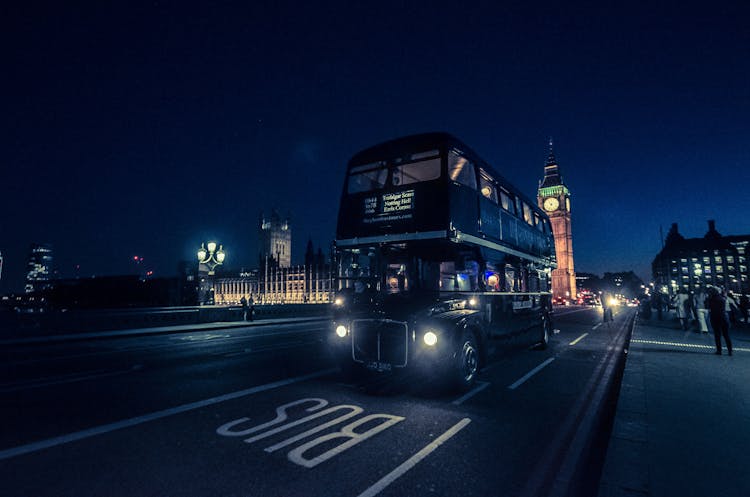 London ghost bus tour and comedy horror show