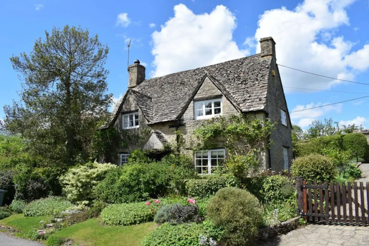 Cotswolds_cottage.jpg
