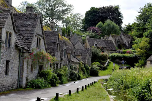 Cotswolds_village.jpg
