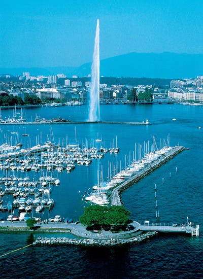Geneva guided city tour_geneva fountain_Jet d eau.jpg