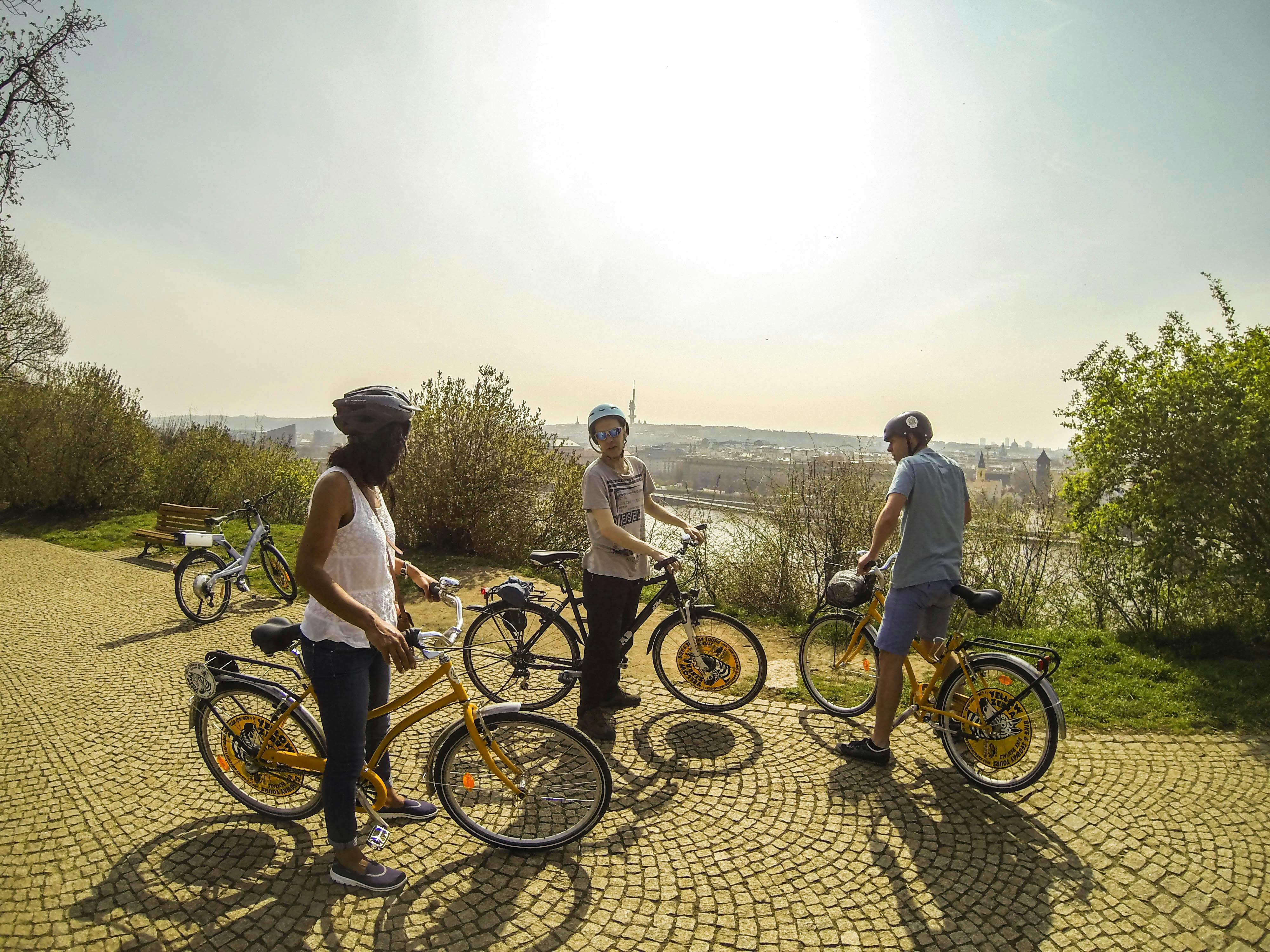 Prague sightseeing tour by bike (7).jpg