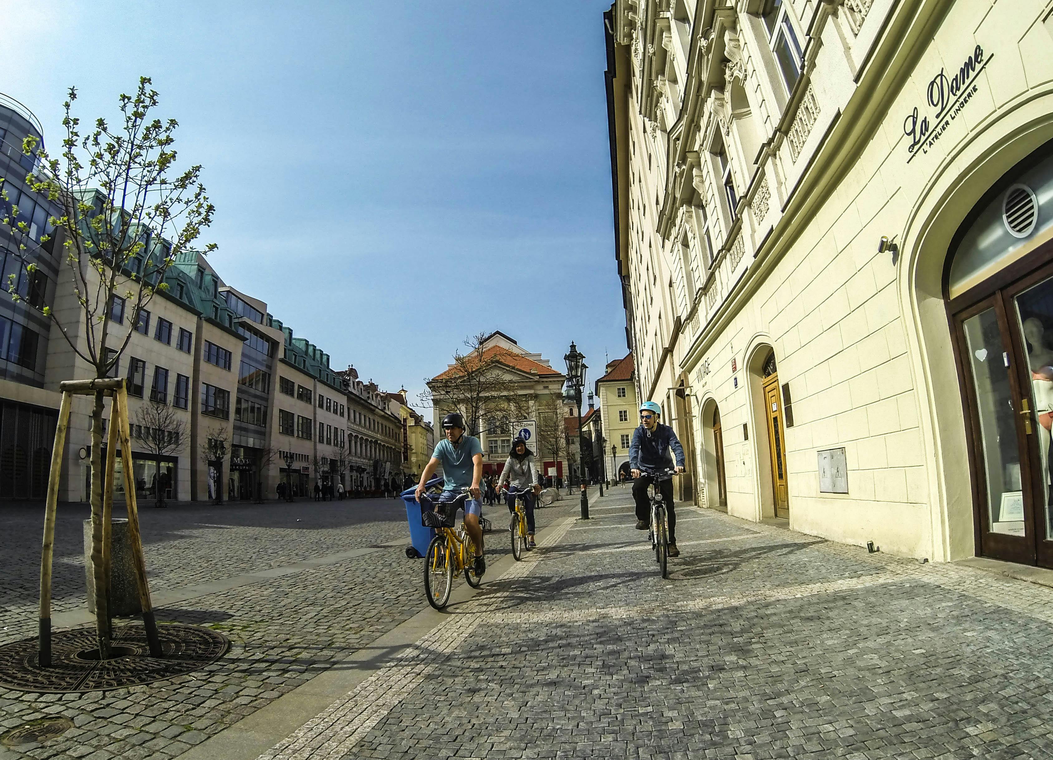 Prague sightseeing tour by bike (2).jpg