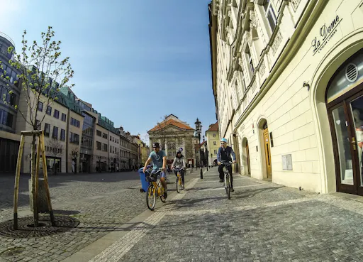 Prague sightseeing tour by bike (2).jpg