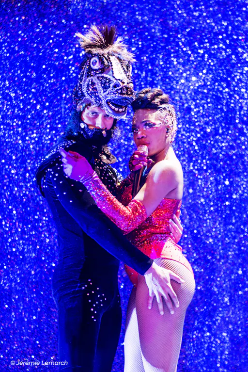 Chanteuse Pré-show ©Jérémie Lamarch.jpg