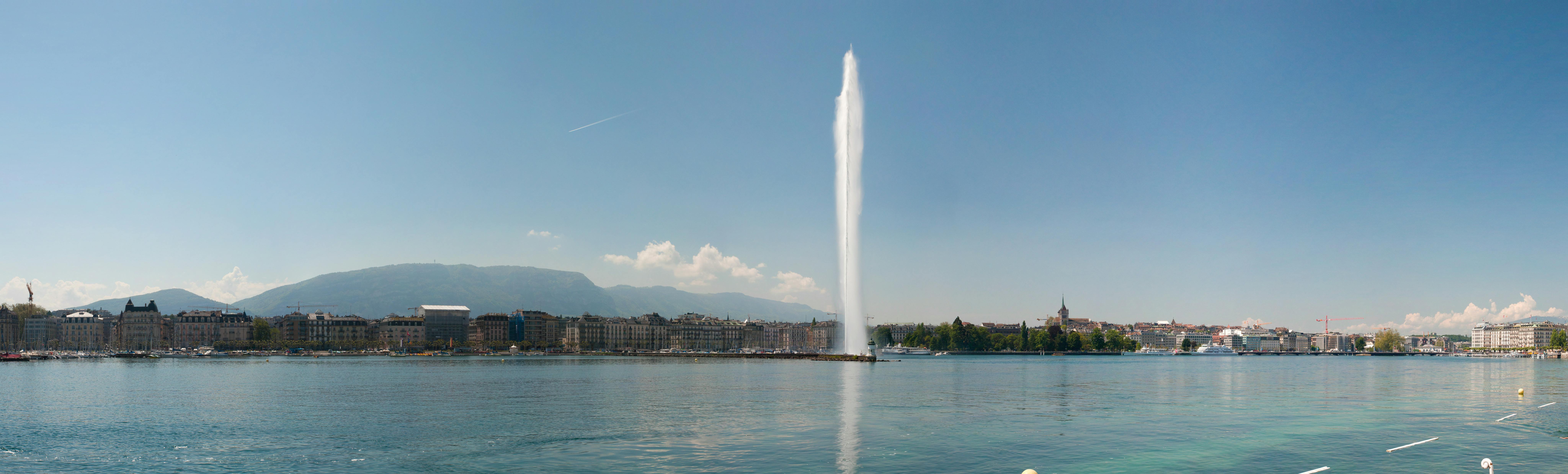 Lake Geneva panroama from water.jpg