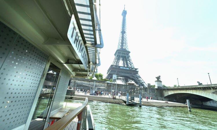 Sightseeing cruise from the Eiffel Tower