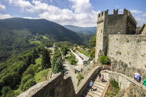 shutterstock_541133674 sacra.jpg