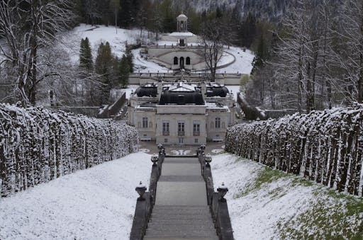 schlo-linderhof-2972647_1280.jpg