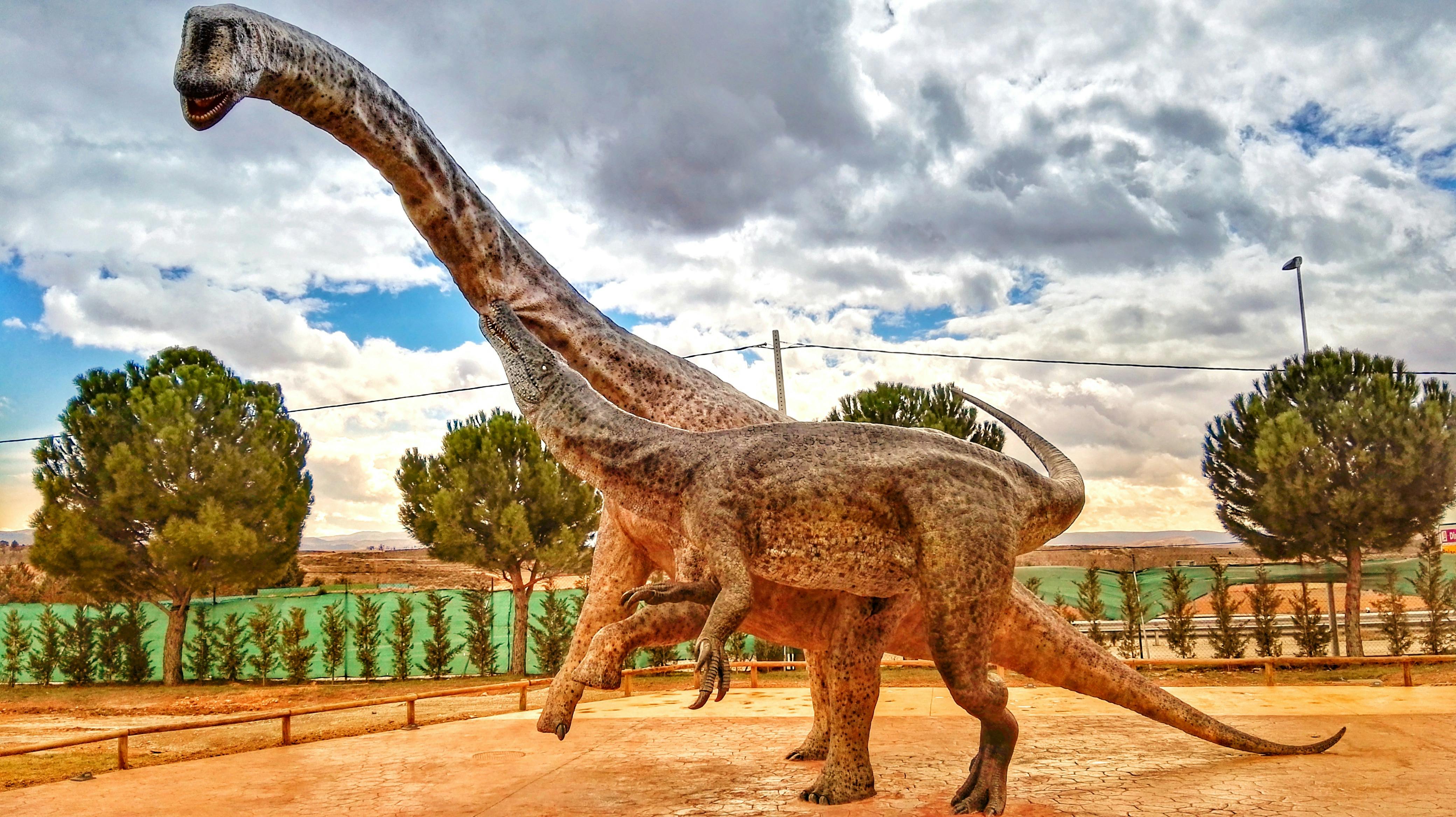 Tierra Magna - Tastavinsaurus vs Baryonix.jpeg
