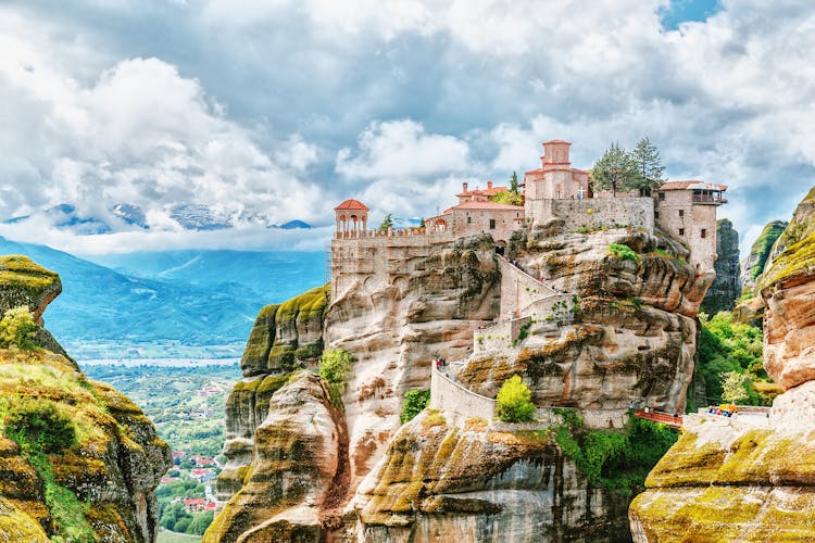 Day trip from Athens to Meteora by train