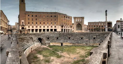 piazza sant oronzo Lecce.jpg