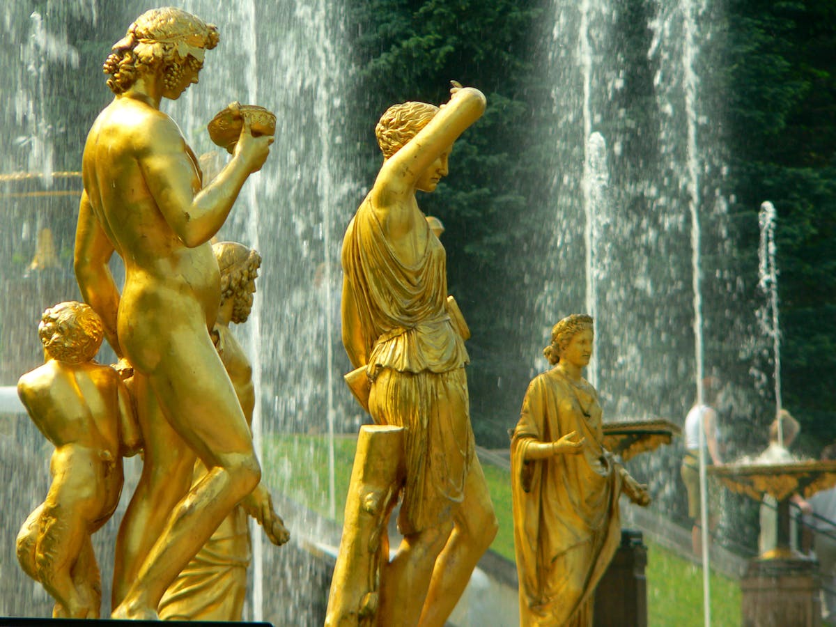 Dreamstime © - Saint-Pétersbourg - Peterhof - fontaines.jpg