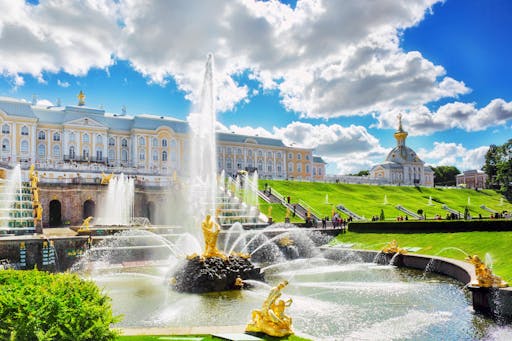 Dreamstime © - Saint-Pétersbourg - Peterhof - Jardins et fontaines (3).jpg