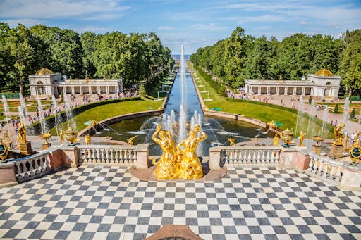 Dreamstime © - Saint-Pétersbourg - Peterhof - Jardins et fontaines.jpg
