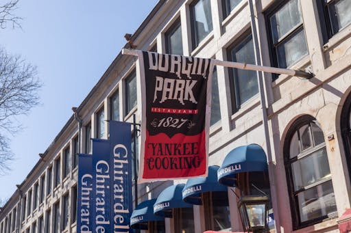 c-fakepath-urban-adventures-usa_boston_durgin_park_flag.jpg