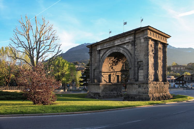 Walking tour of Aosta with tasting experience