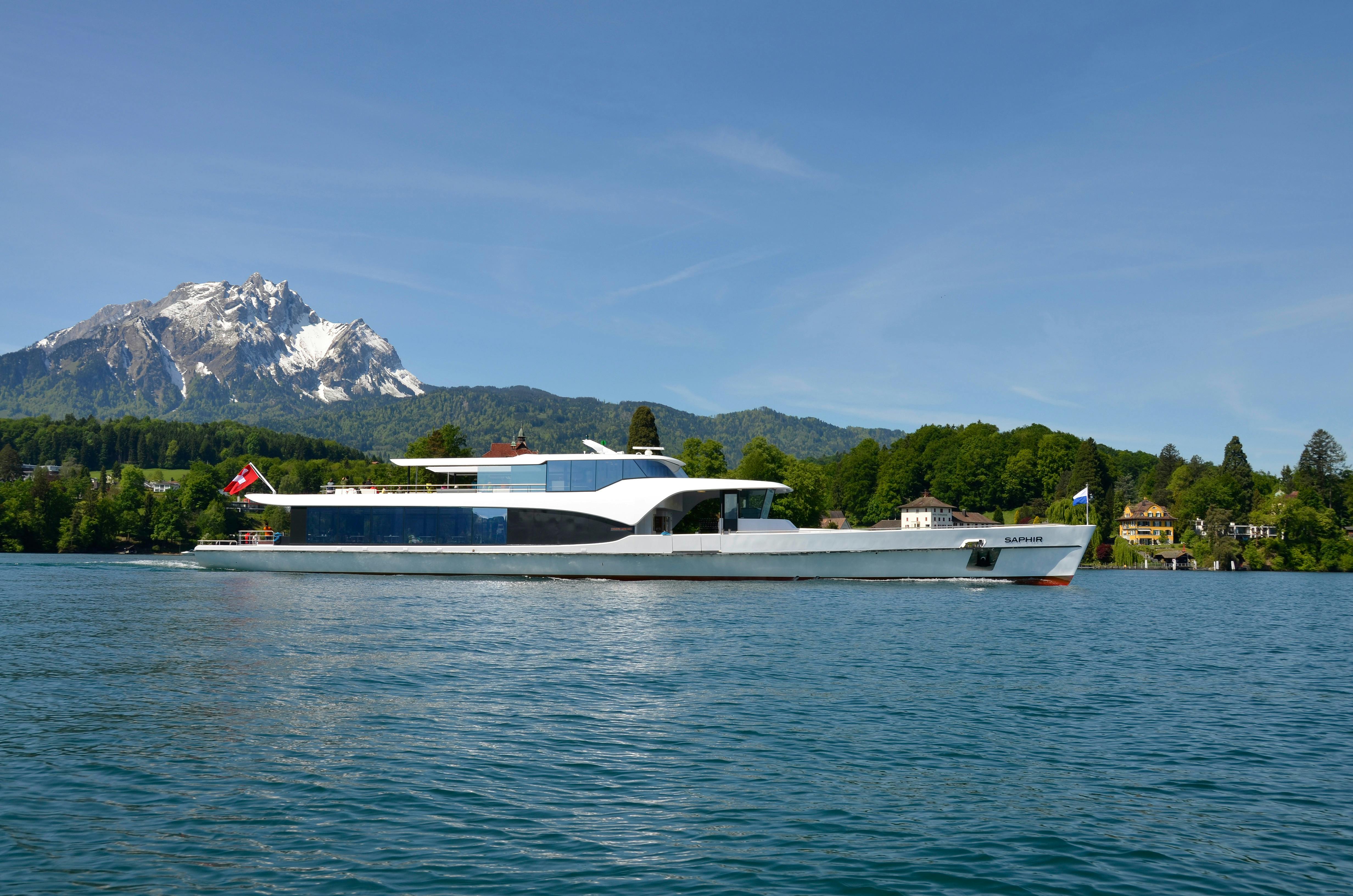Panorama-Yacht Saphir Lake Lucerne 7.jpg