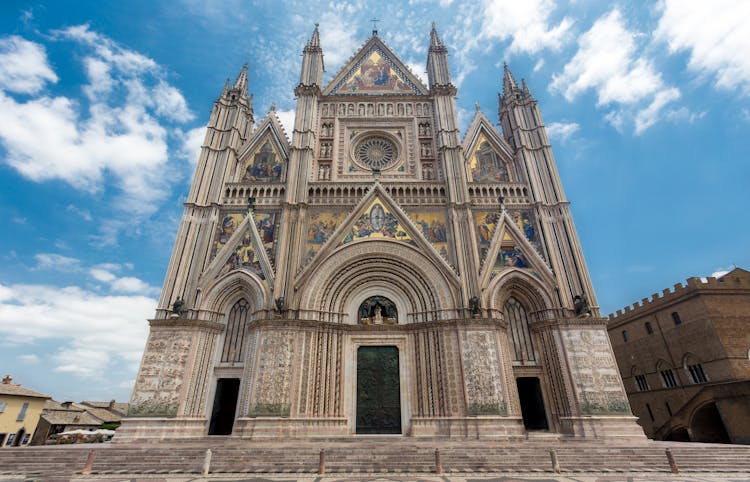 Day tour of Orvieto from Rome with wine tasting and lunch